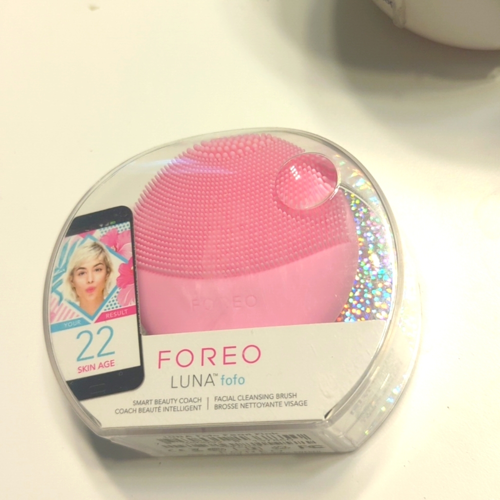 Brand new foreo Luna smart cleansing brush